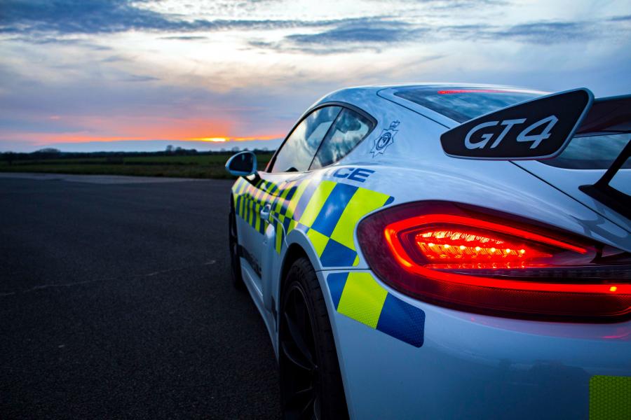Детали экстерьера Porsche Cayman GT4 Police 2017 года  (UK) (фото 3 из 4)